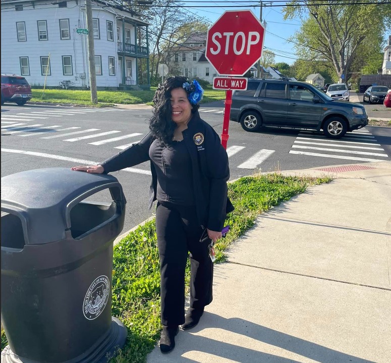 Ald. Candyce Scott Organizing Neighborhood “Fun Cleaning Day”