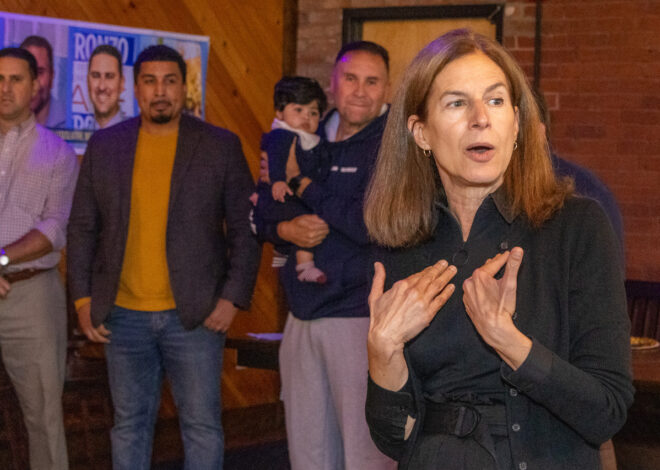 Lt Gov Bysiewicz Joins Local Democrats in Rally Ahead of November Elections